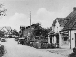 1941 - Dorfstr. mit Blick auf Villa Sohrt 